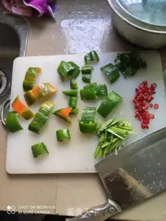 Make Spicy pepper fried eggs step 0