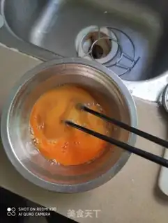 Make Spicy pepper fried eggs step 1