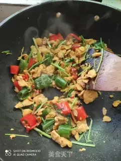 Make Spicy pepper fried eggs step 2