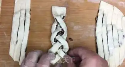 Make Sweet bean braid step 4
