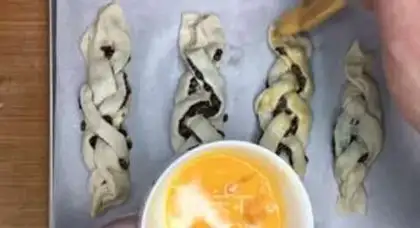 Make Sweet bean braid step 5