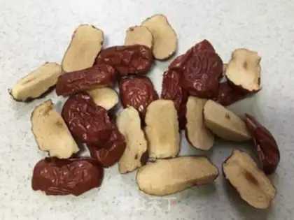 Make Apple Mountain red date soup step 2