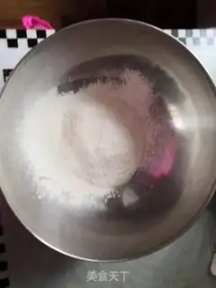 Make Strawberry hug cake step 1