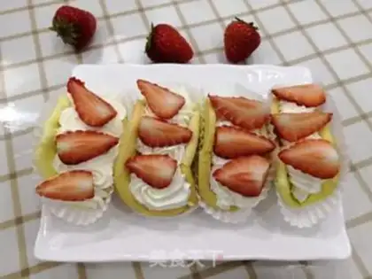 Make Strawberry hug cake step 13
