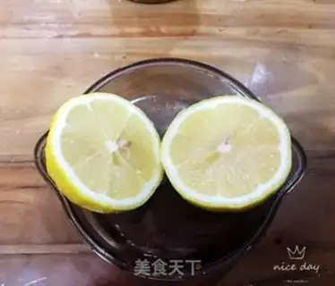 Make Iced honey lemonade step 1