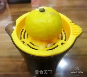 Make Iced honey lemonade step 2