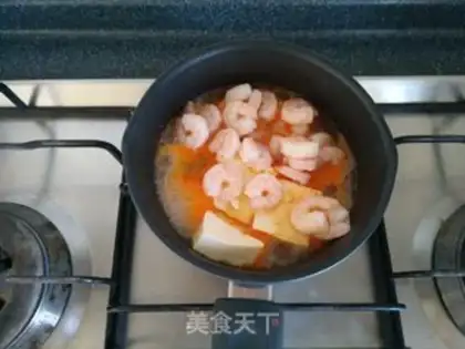 Make Korean shrimp pickles soup step 7