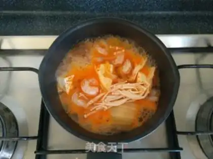 Make Korean shrimp pickles soup step 8