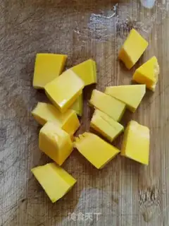 Make Goldmelon bean soup step 1