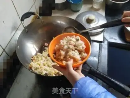 Make Classic egg fried rice step 4