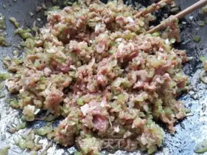 Make Celery pork dumplings step 4