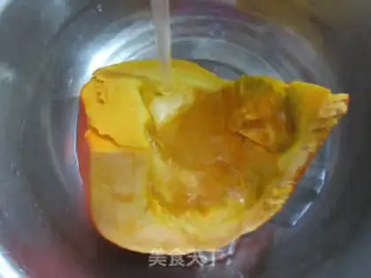 Make Red pumpkin rice congee step 1
