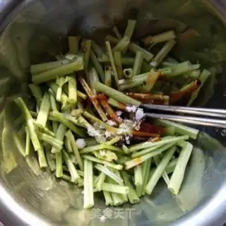 Make Garlic paste and celery step 0