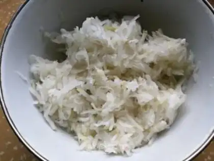Make radish egg pancakes step 2