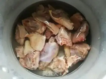 Make Porridge chicken soup step 1