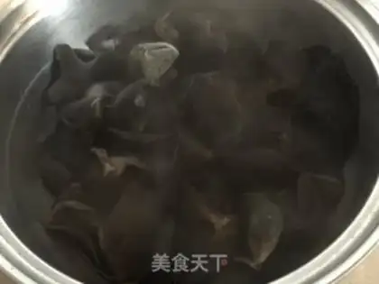 Make Garlic, black wood, roast meat step 4