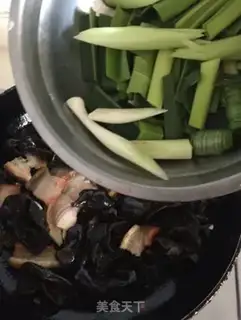Make Garlic, black wood, roast meat step 7