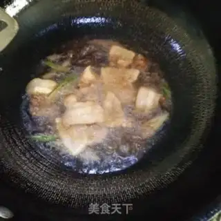 Make Garlic fried meat step 1