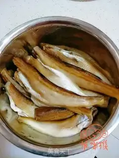 Make Dry sardines step 0
