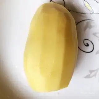 Make Weenie fried potato chips step 2