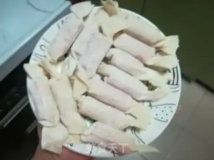 Make Sausage candy rolls step 5