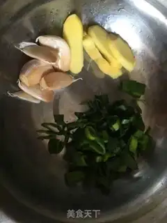Make Blackwood, chicken legs, soup step 1