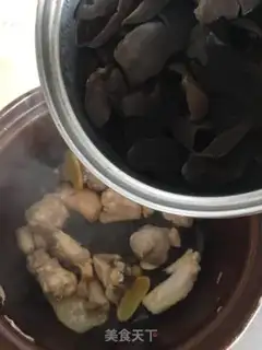 Make Blackwood, chicken legs, soup step 6