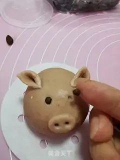 Make Piggy strawberry bag step 9