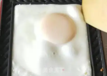 Make A tuna egg sandwich step 1