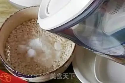 Make Ice-covered red bean mooncake step 1