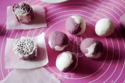 Make Ice-covered red bean mooncake step 4