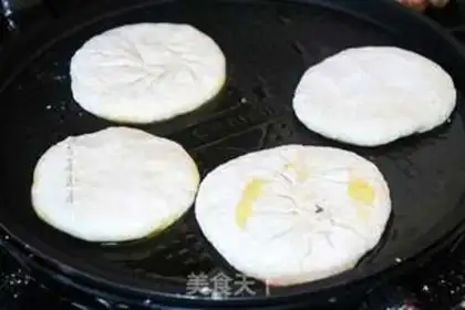 Make Hot noodles box step 4