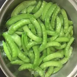 Make Clear the Dutch beans step 1
