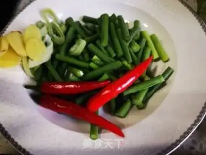 Make Garlic sprouts step 0