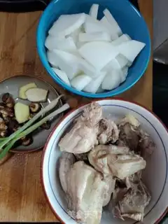 Make Chicken bones with radish soup step 2