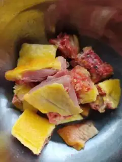 Make Chicken with white fruit step 0