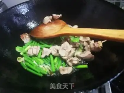 Make Garlic sprouts step 8