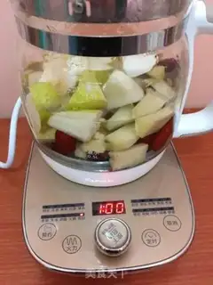 Make Sugar cane pear, red date tea step 3