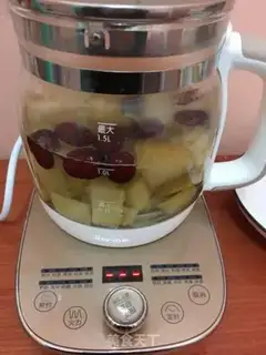 Make Sugar cane pear, red date tea step 6