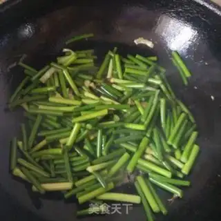 Make Garlic fried eggs step 2