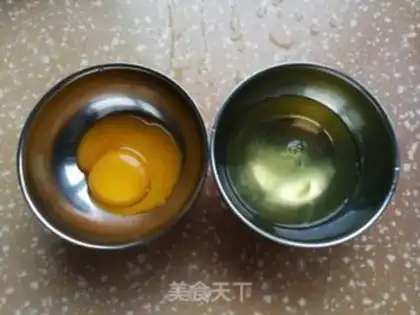 Make Three-coloured eggs step 1