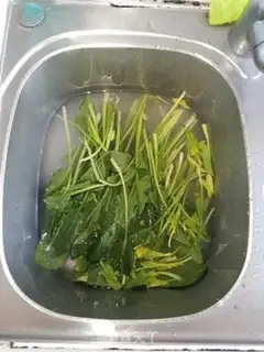 Make Scrambled spinach step 0