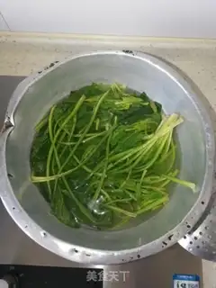 Make Scrambled spinach step 1