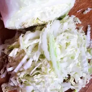Make Soybeans with cabbage step 1