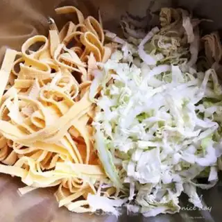 Make Soybeans with cabbage step 2