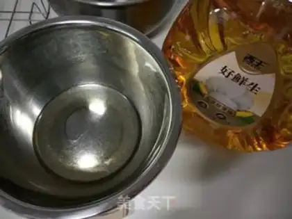 Make Onion pine cake step 0