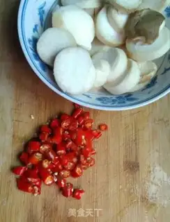 Make Pepper for the apricot mushrooms step 0