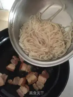 Make Garlic roast noodles step 4