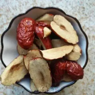 Make "Red dates, peanuts and rice." step 1