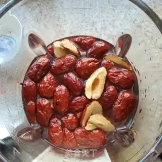 Make "Red dates, peanuts and rice." step 3